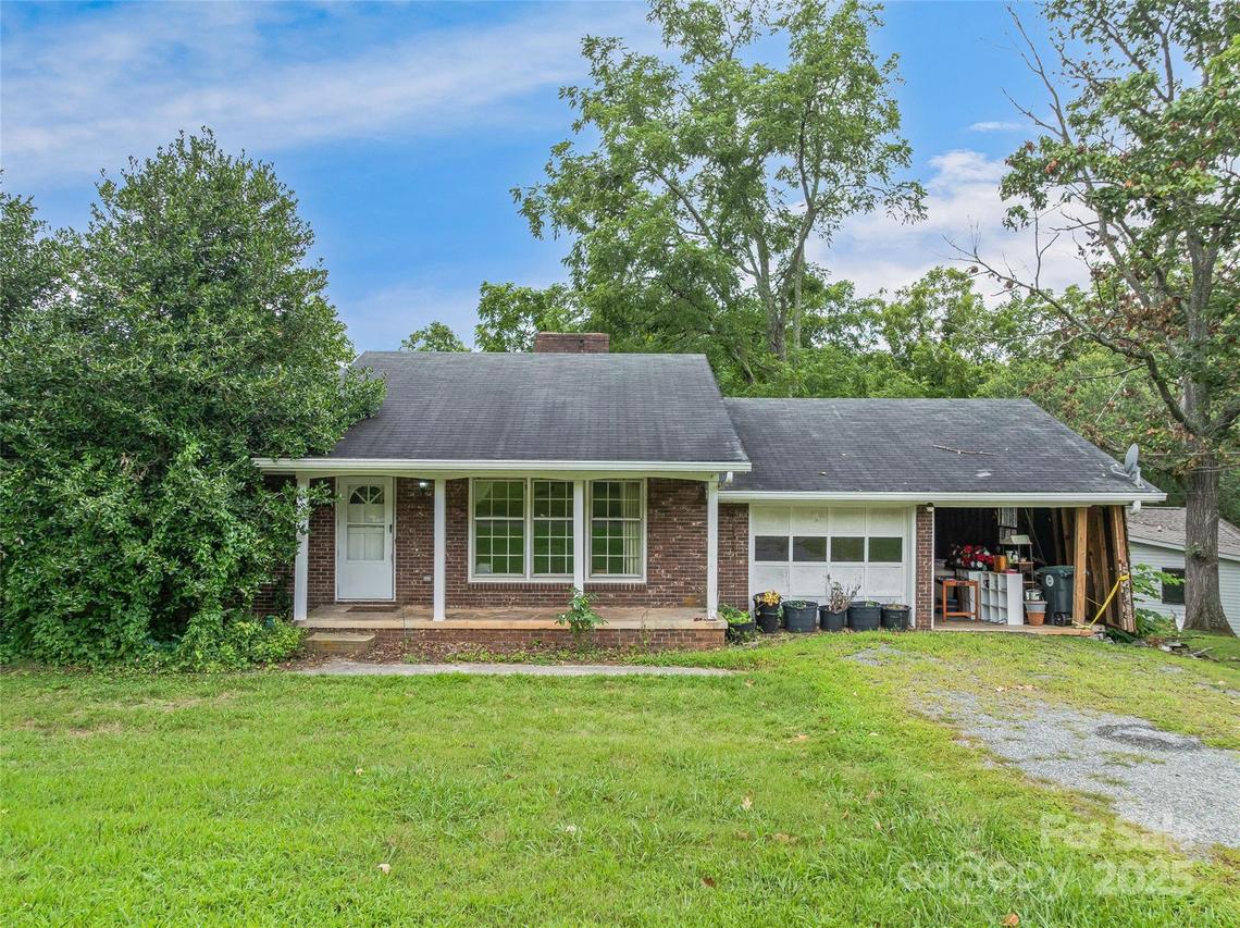 203 Barton Rd., Asheville, NC 28804
