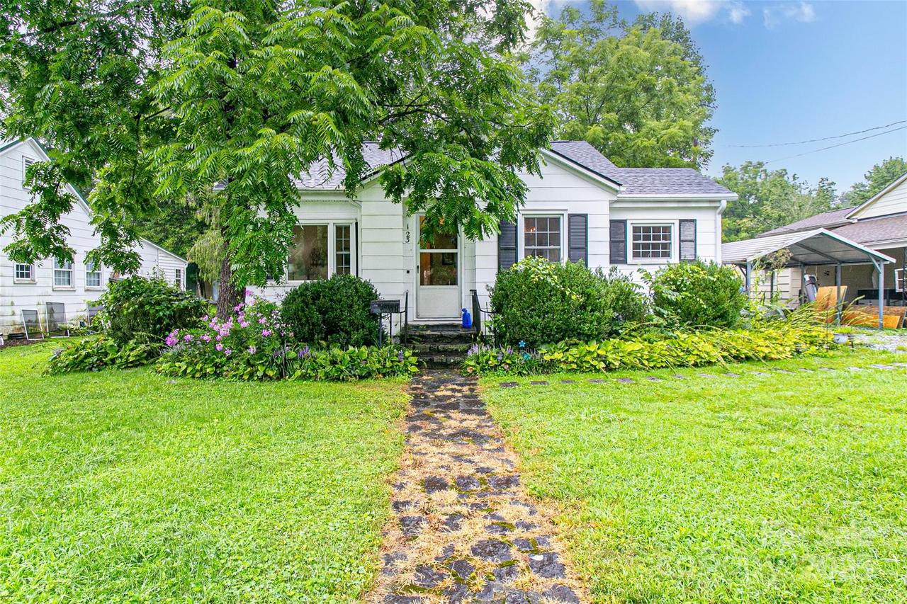 123 Parkview Dr., Brevard, NC 28712