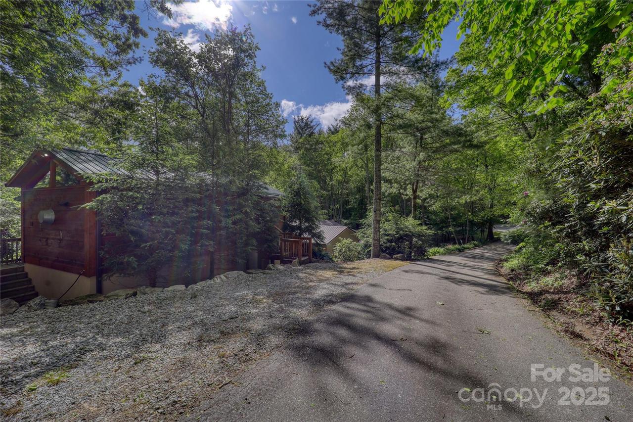 125 Hummingbird Ln., Newland, NC 28657