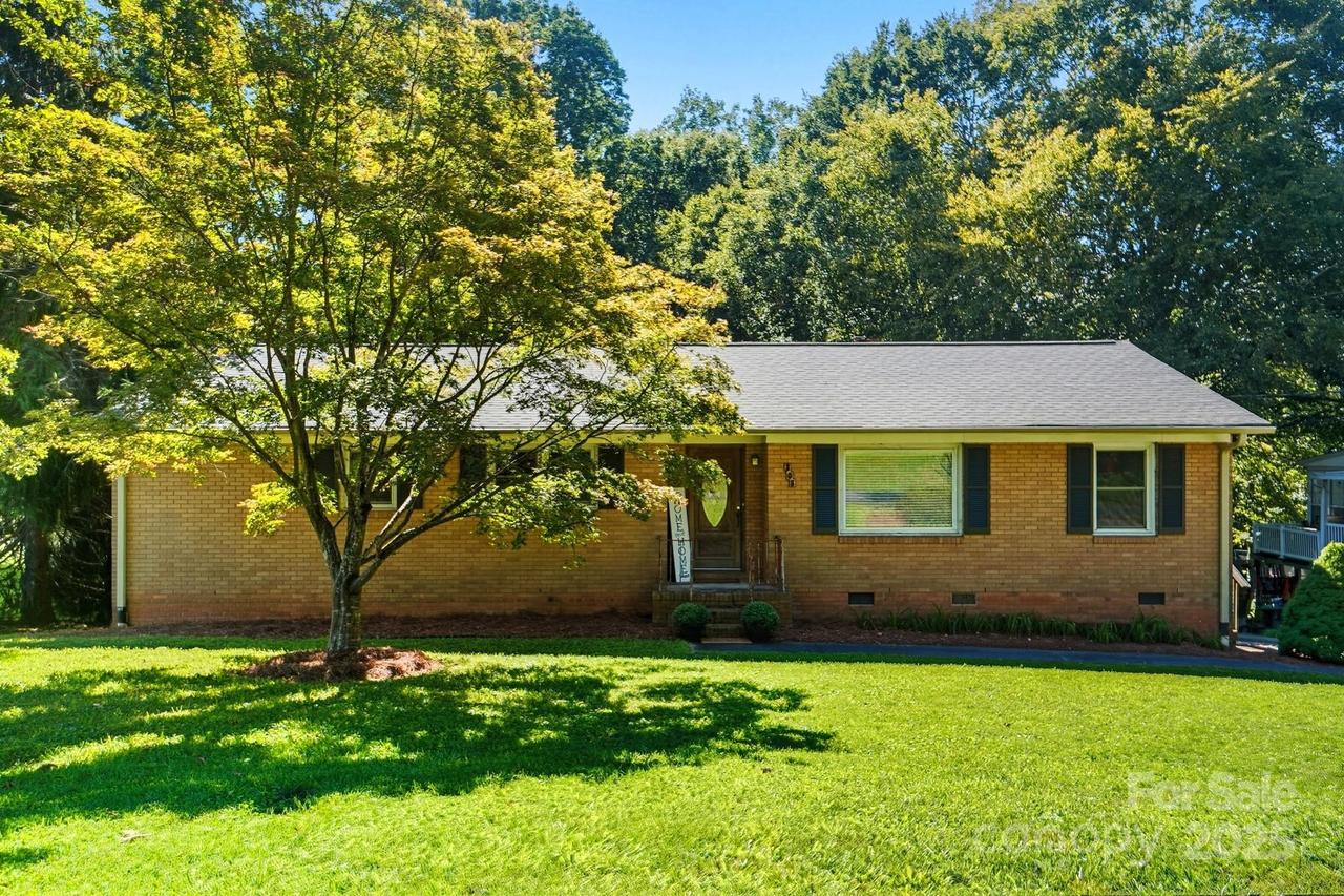 305 Rankin Ave., Lowell, NC 28098