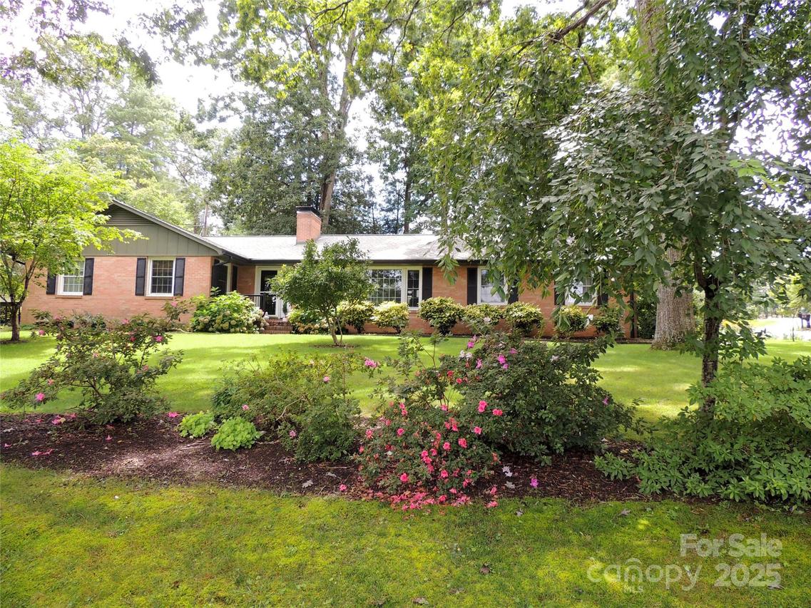 1220 Everette Pl. #7, Hendersonville, NC 28791