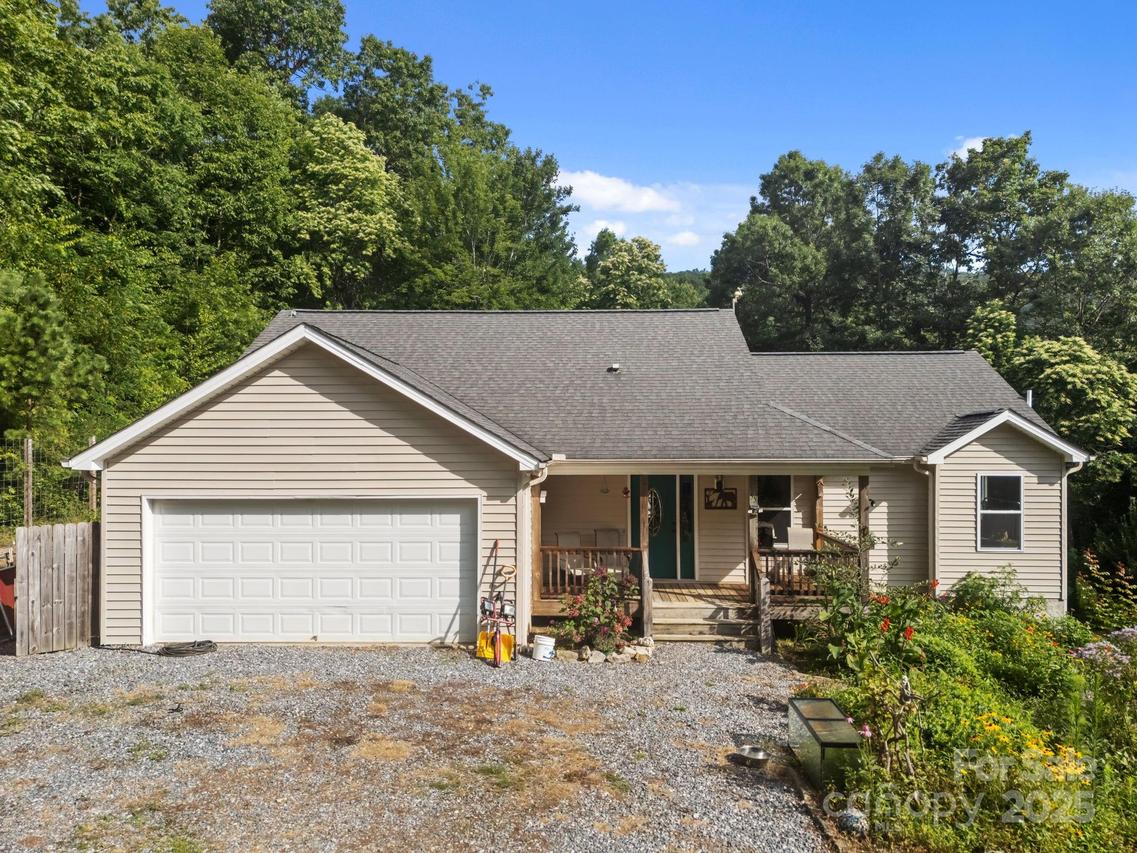 55 Pine Bluff Rd., Black Mountain, NC 28792