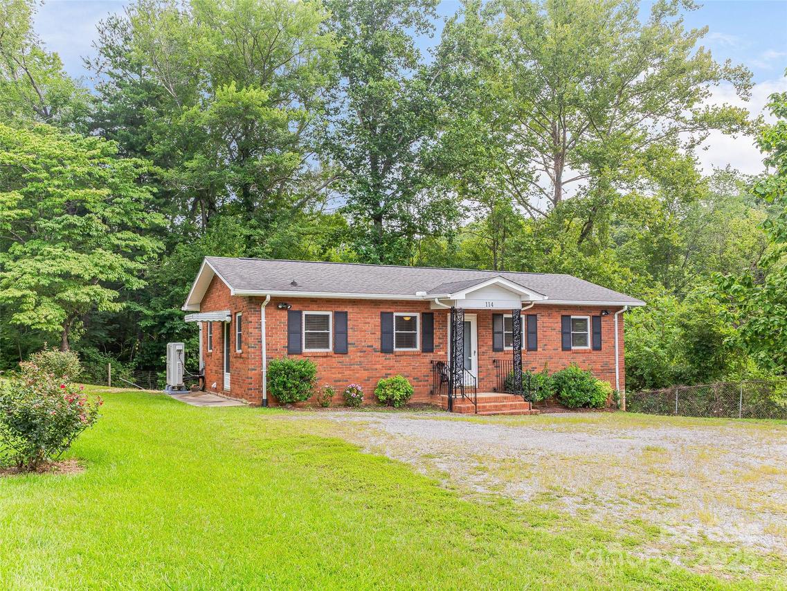 114 Marion Ave., Swannanoa, NC 28778