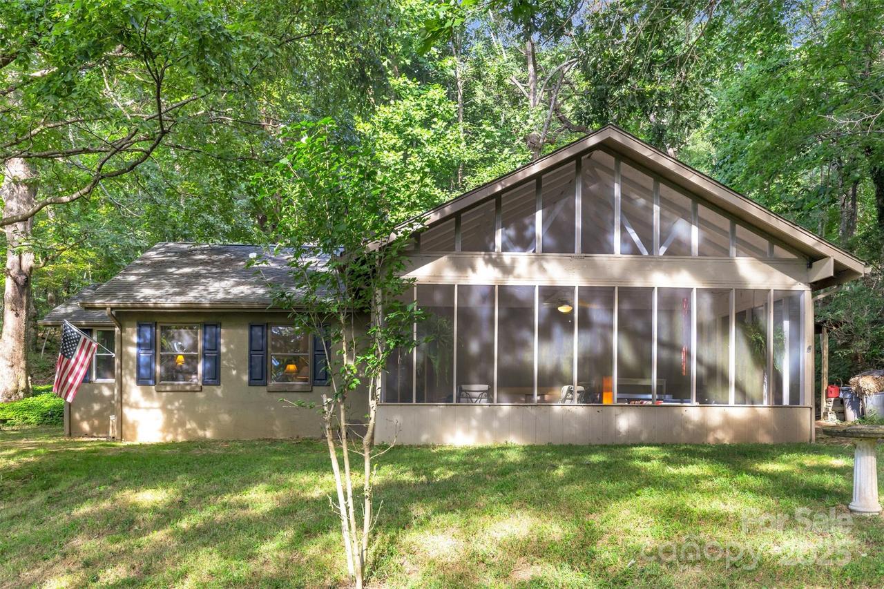 3605 Skyuka Mountain Rd., Columbus, NC 28722