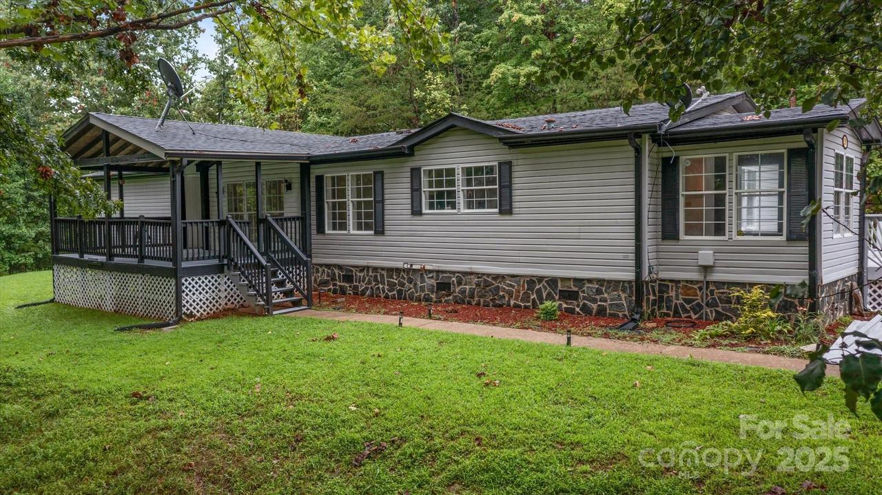 299 Foxtail Heights Dr., Marion, NC 28752