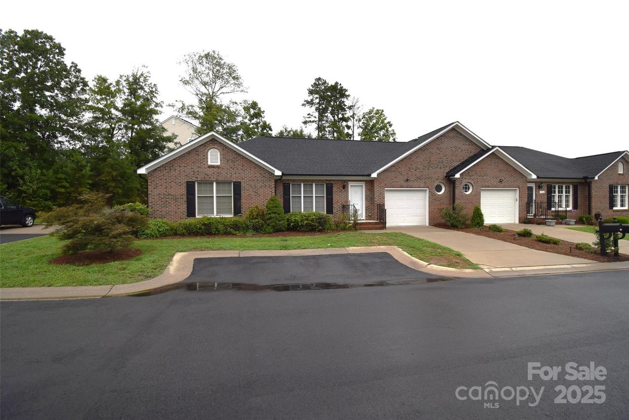 542 Queen Brogan Ct., Gastonia, NC 28054