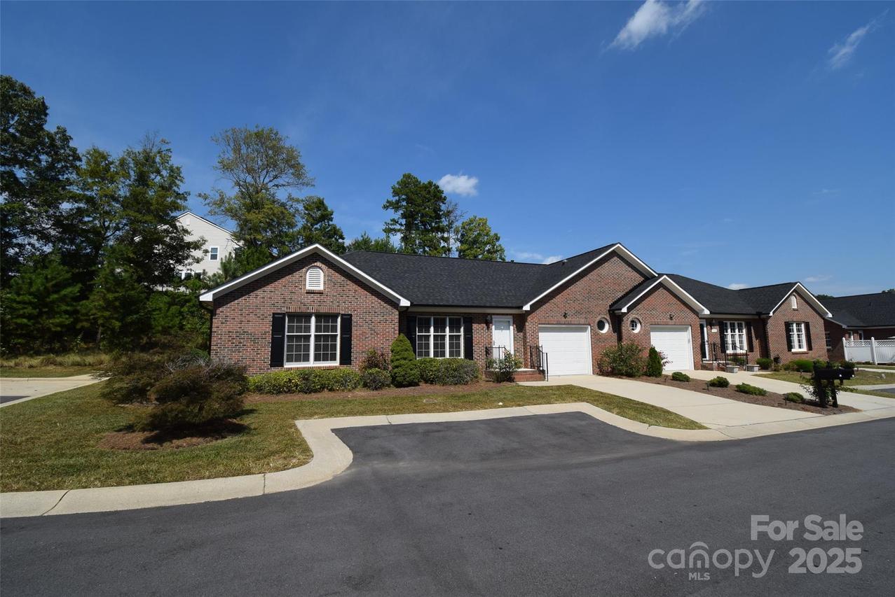 542 Queen Brogan Ct., Gastonia, NC 28054