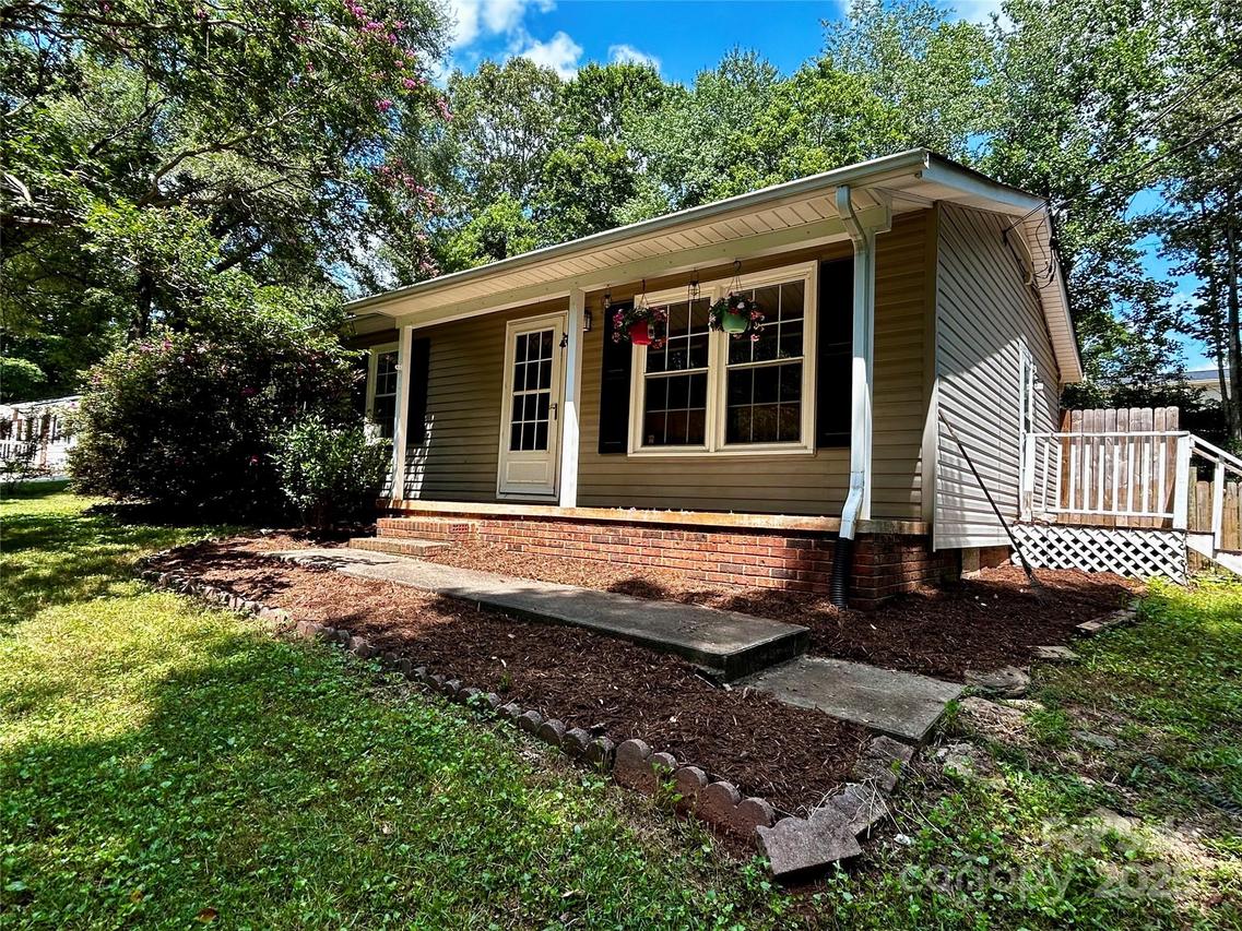 1568 Conway Ct., Granite Falls, NC 28630