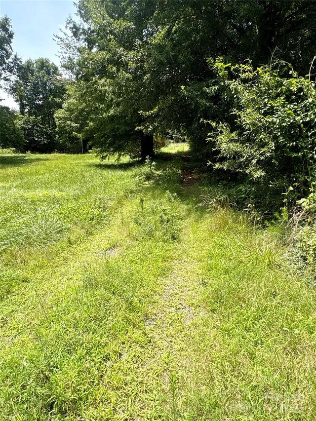 1031 Red Oak Dr., Walnut Cove, NC 27052