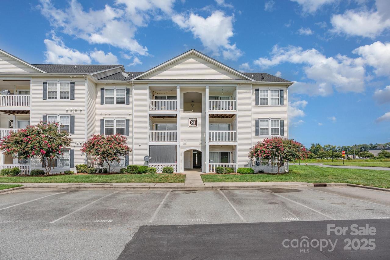 3809 Carl Parmer Dr., Harrisburg, NC 28075