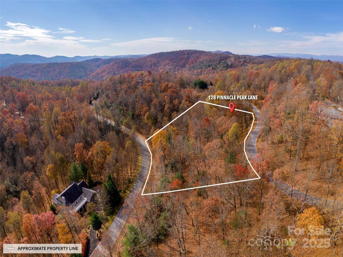 128 Pinnacle Peak Ln., Flat Rock, NC 28731