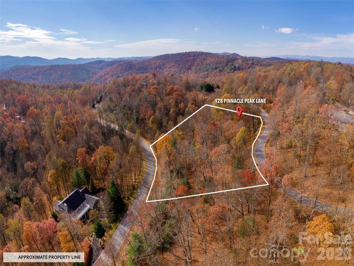 128 Pinnacle Peak Ln., Flat Rock, NC 28731