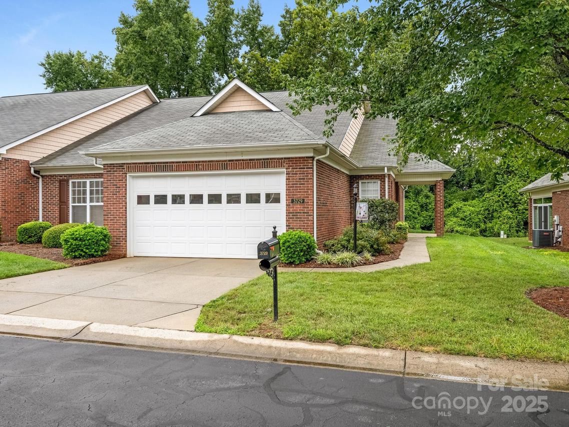 3729 Oak View Ct., Matthews, NC 28105