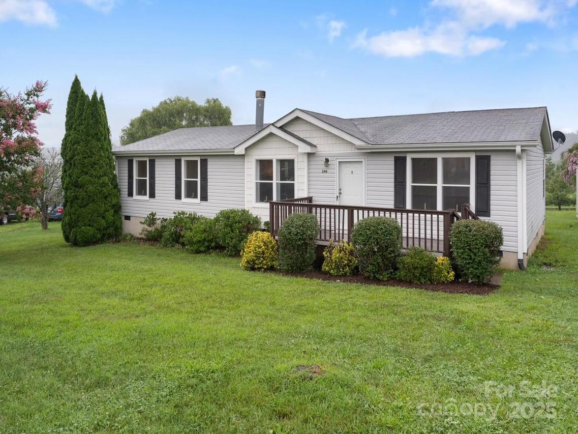 246 Lamonda Dr., Hendersonville, NC 28792
