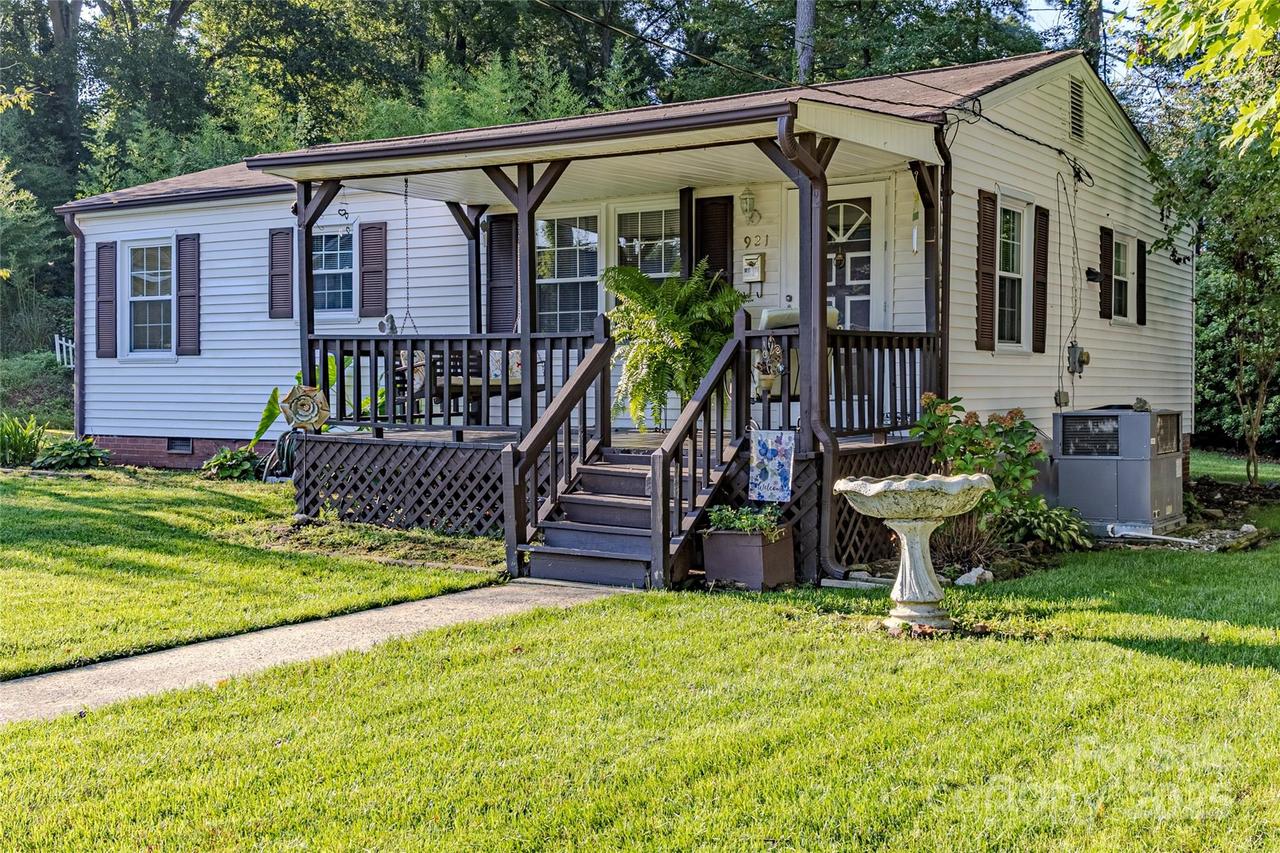 921 E 8th Ave., Gastonia, NC 28054