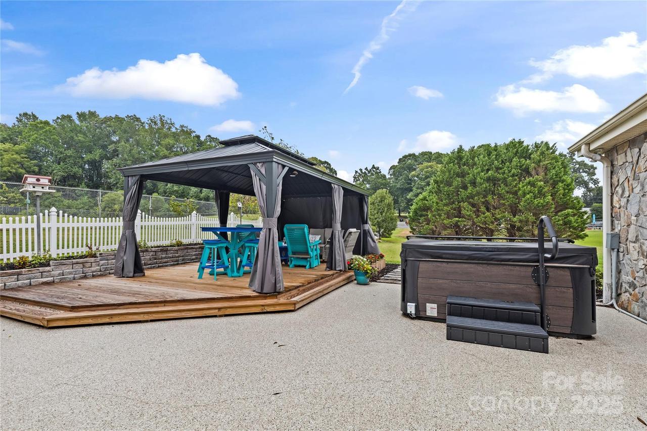 239 Golf Course Rd., Maiden, NC 28650