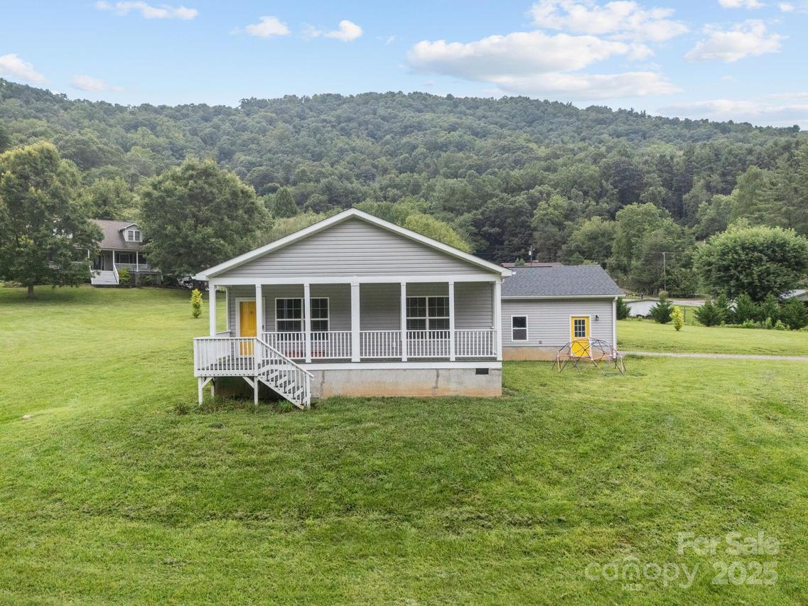 59 Lunar Trace Rd., Waynesville, NC 28786