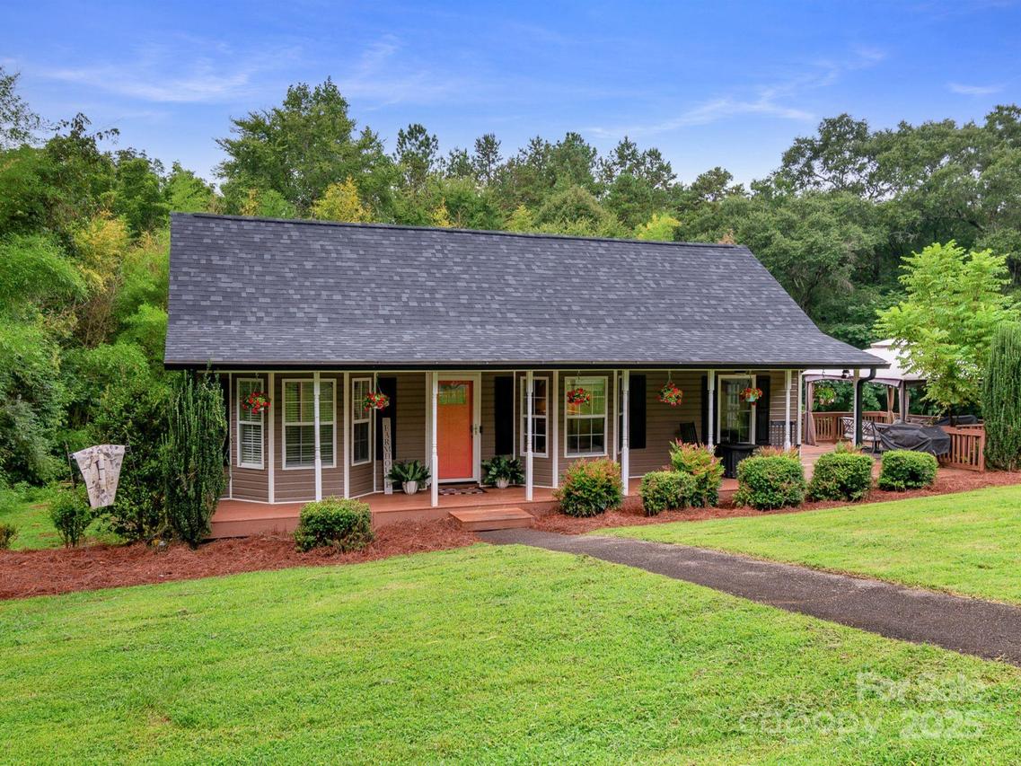 2578 Laboratory Rd., Lincolnton, NC 28092