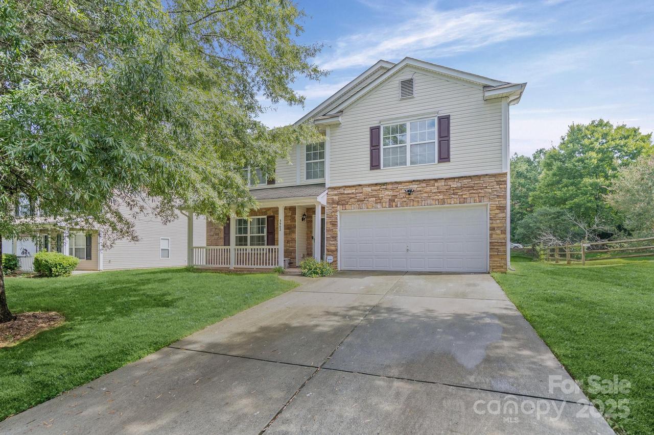 3902 Larkhaven Village Dr., Charlotte, NC 28215