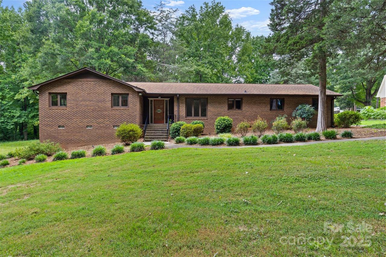 8425 Denbur Dr., Charlotte, NC 28215