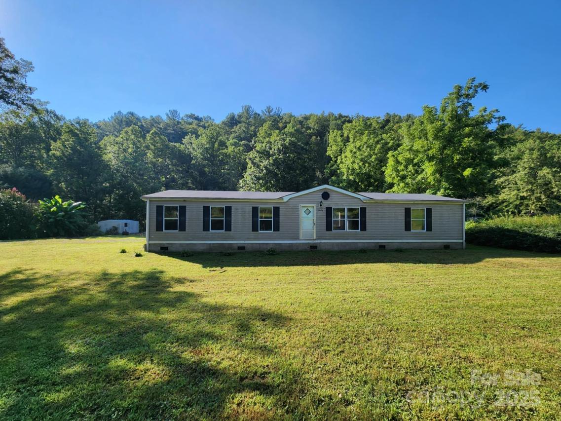 3076/3078 Blue Creek Rd., Lenoir, NC 28645