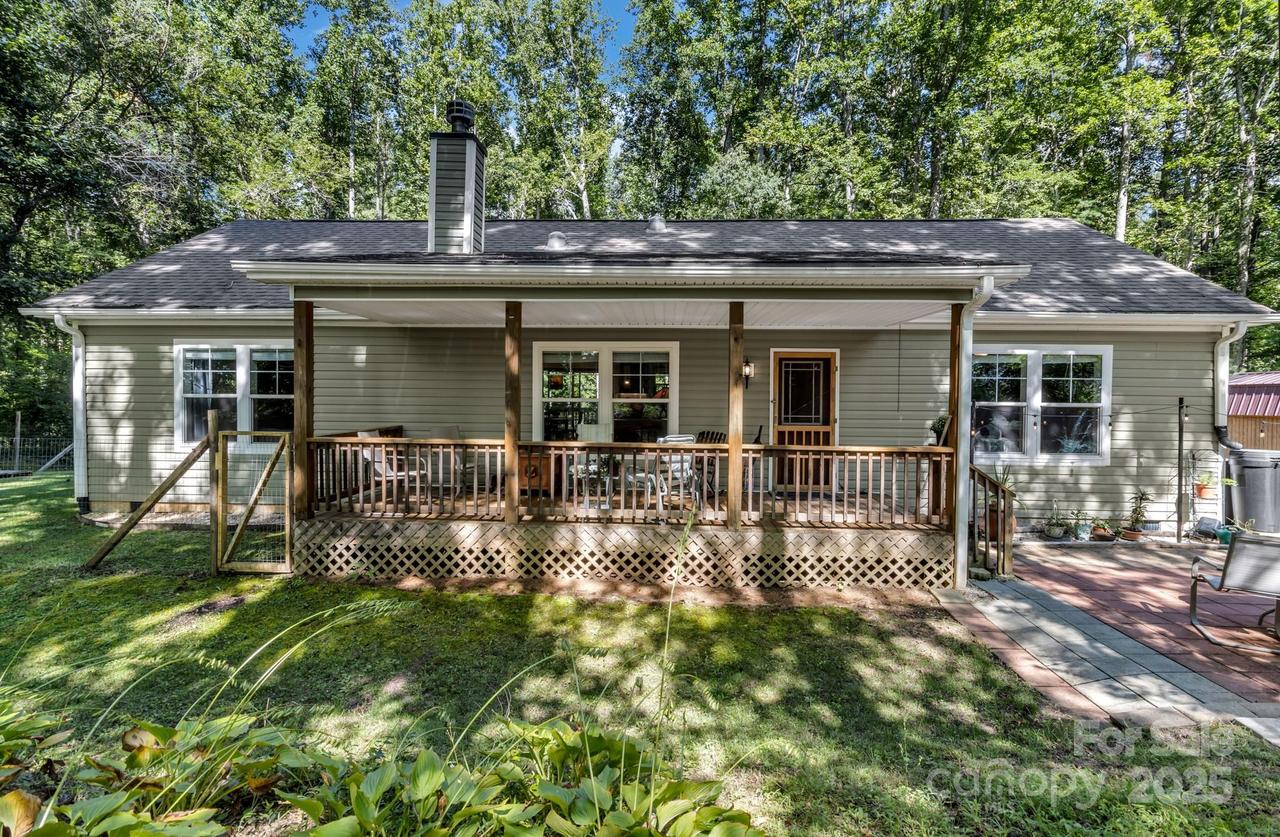 62 Hermit Springs Tr., Hendersonville, NC 28739