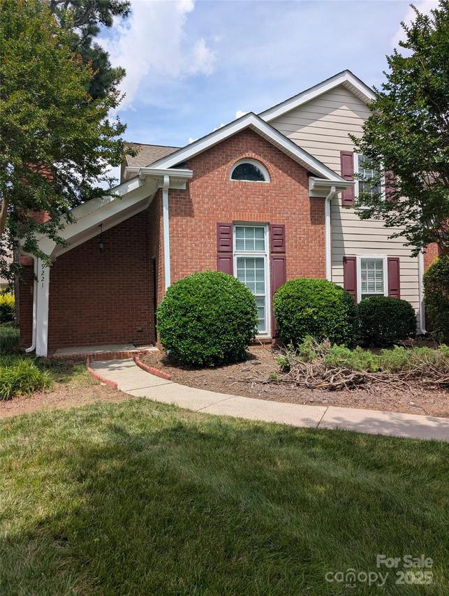 9221 N Vicksburg Park Ct., Charlotte, NC 28210