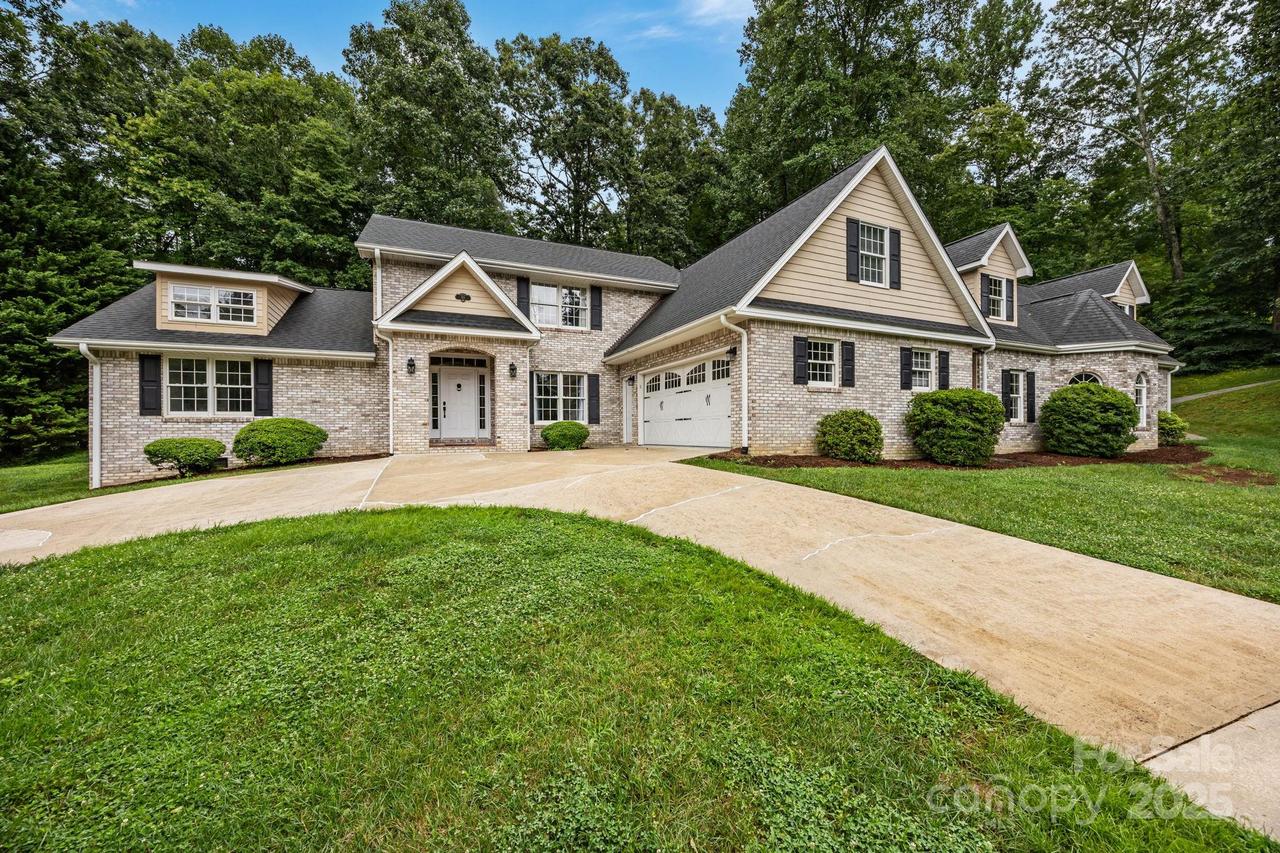 111 Nathan Ct., Fletcher, NC 28732