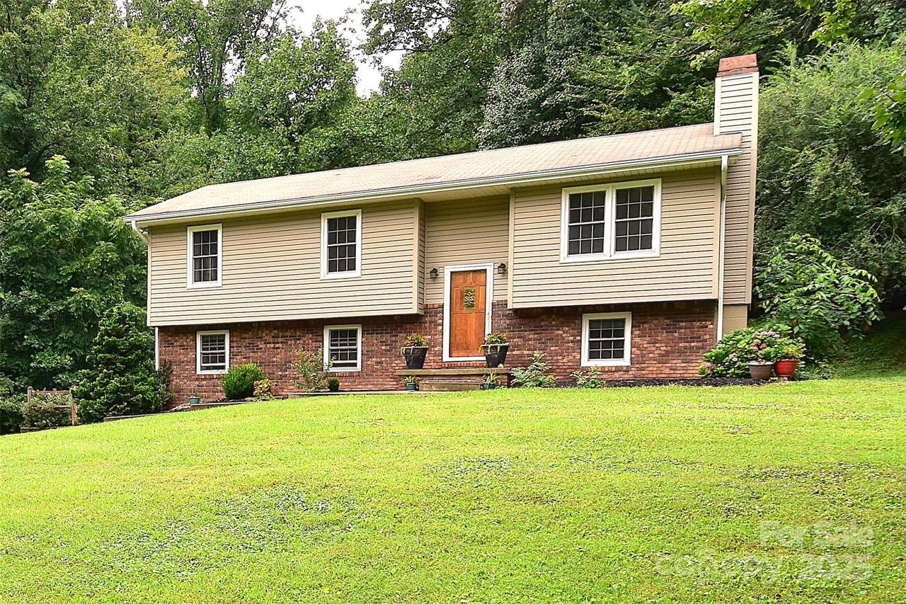 76 Melton Rd., Candler, NC 28715