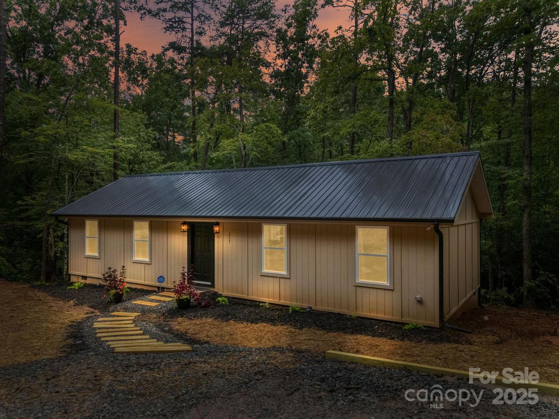 257 Roadrunner Cir., Lake Lure, NC 28746