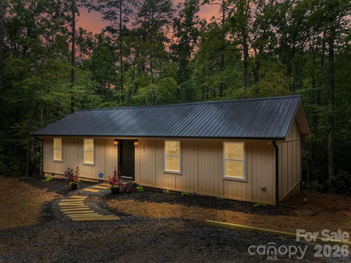 257 Roadrunner Cir., Lake Lure, NC 28746