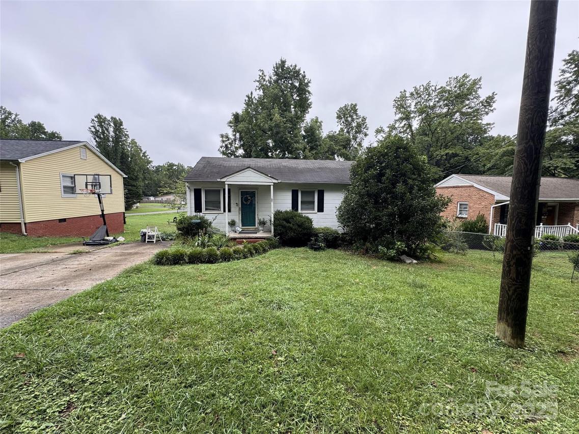 503 Caroline Ave., Lowell, NC 28098