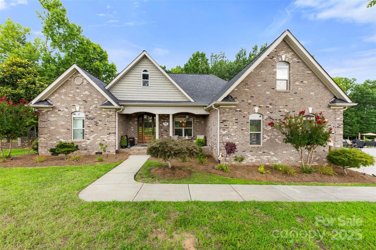 411 Moritz Rd., Dallas, NC 28034