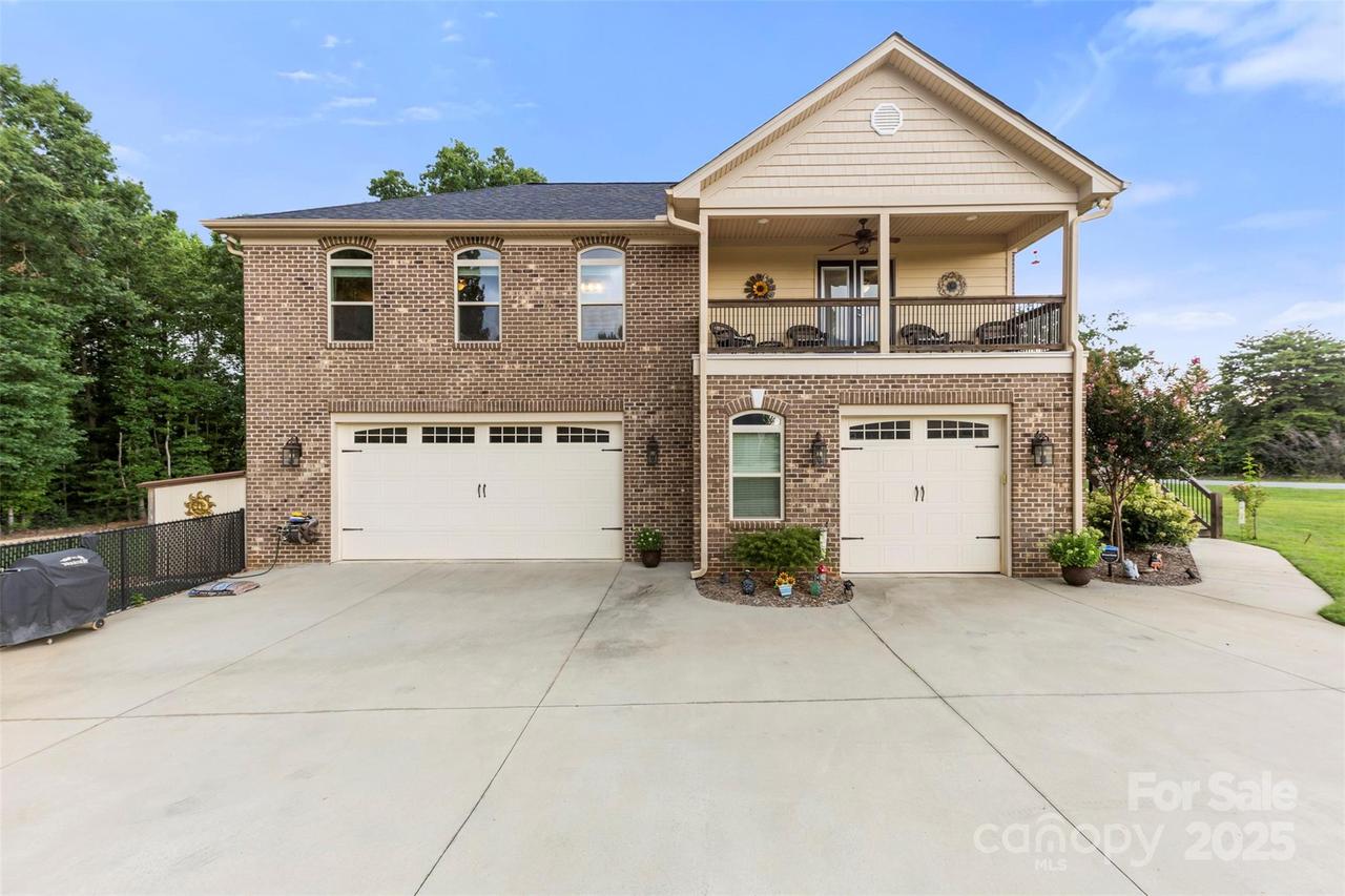 411 Moritz Rd., Dallas, NC 28034