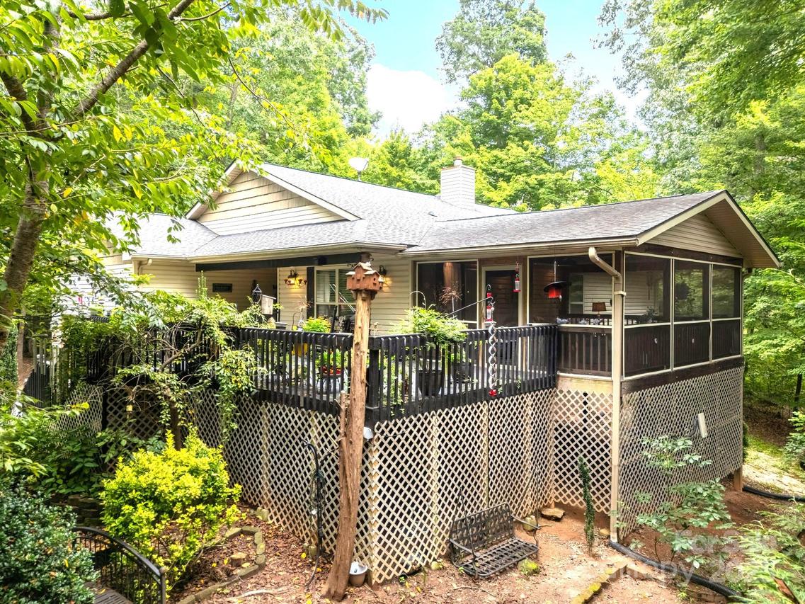 134 Downing Pl., Lake Lure, NC 28746
