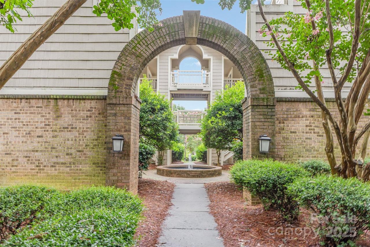 5007 Sharon Rd. #M, Charlotte, NC 28210