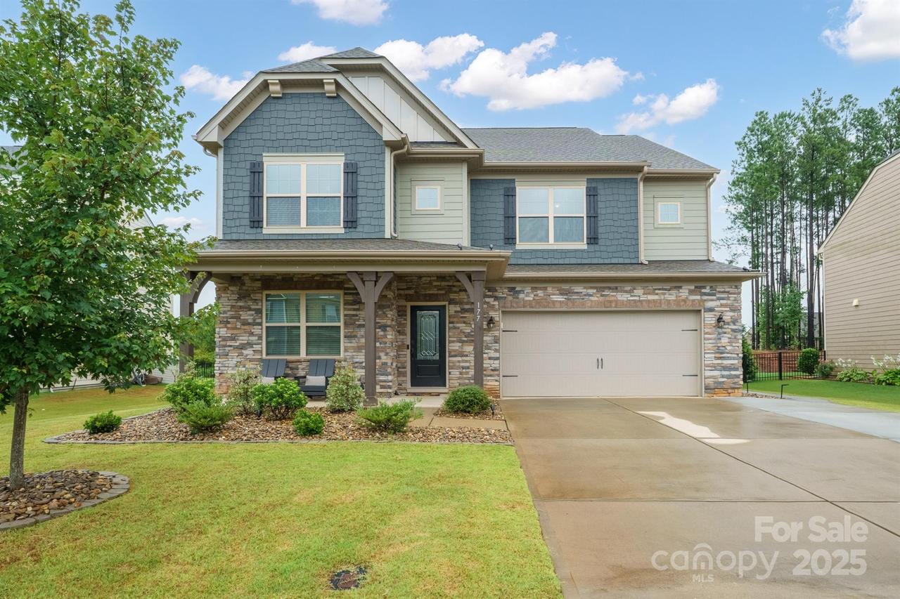 177 Falls Cove Dr., Troutman, NC 28166