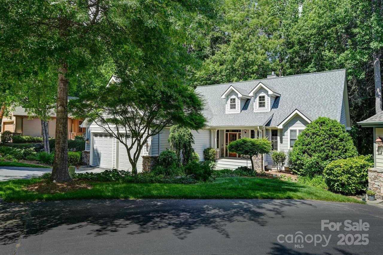 43 S Kuykendall Ct., Hendersonville, NC 28739