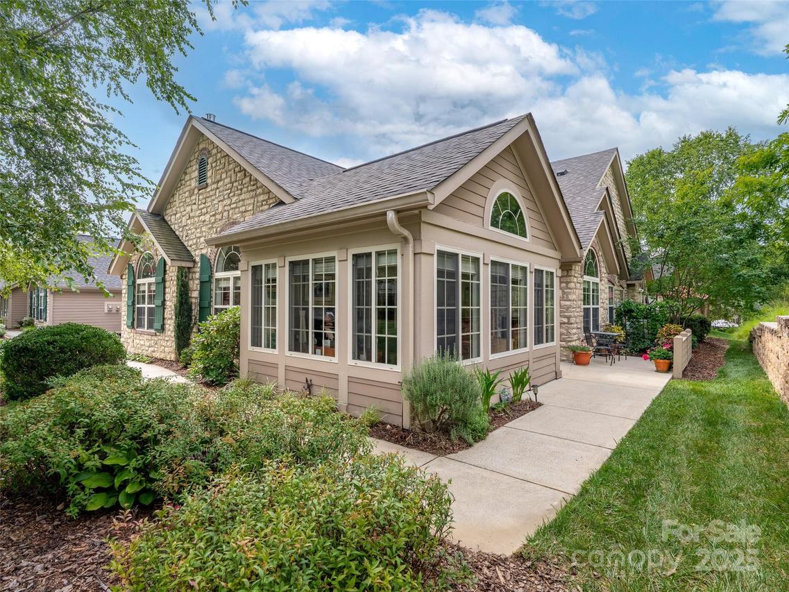 32 Mountain Meadow Cir., Weaverville, NC 28787