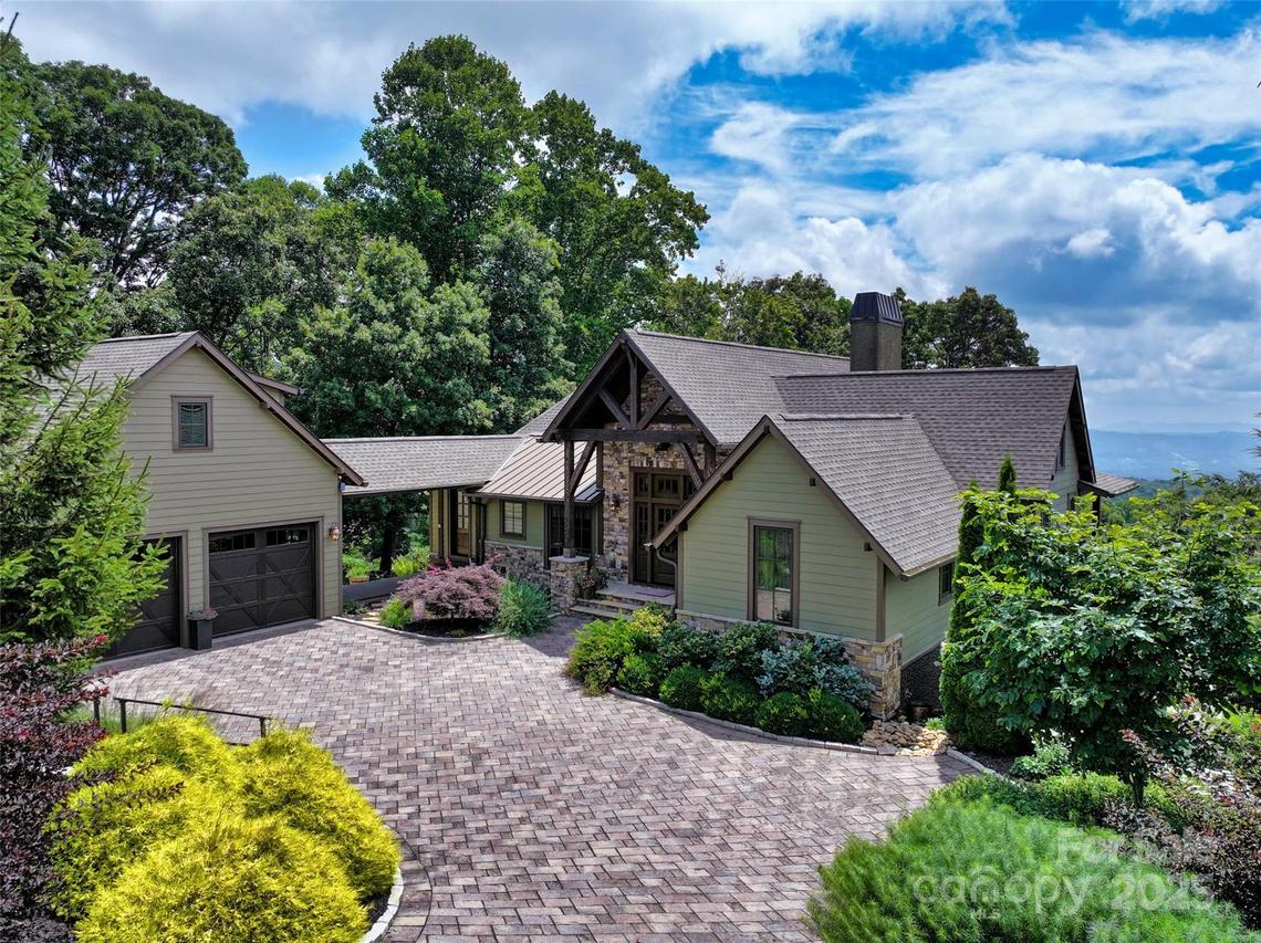 84 Meadow Top Ln., Hendersonville, NC 28792