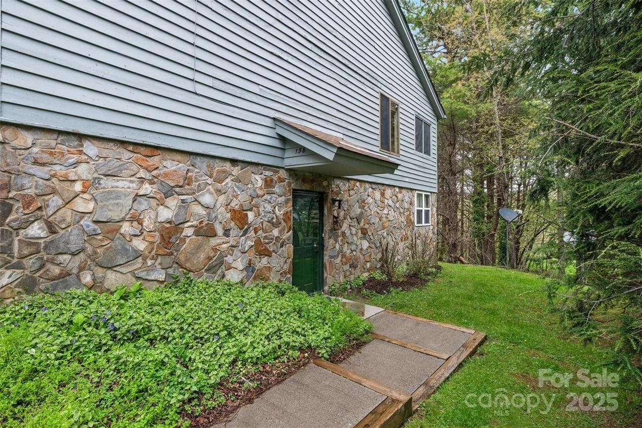 138 Village Dr., Boone, NC 28607