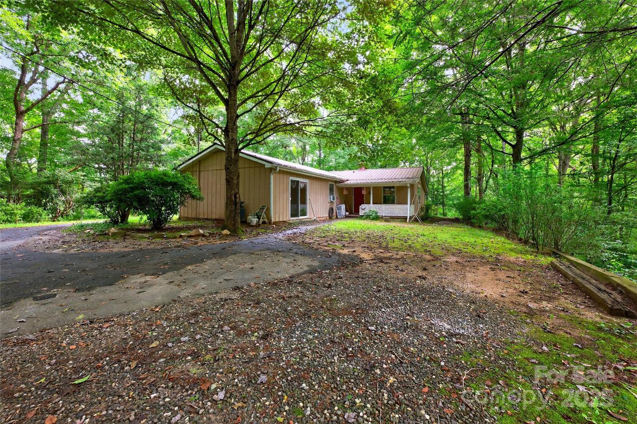 1044 Bumgarner Cemetery Rd., Whittier, NC 28789