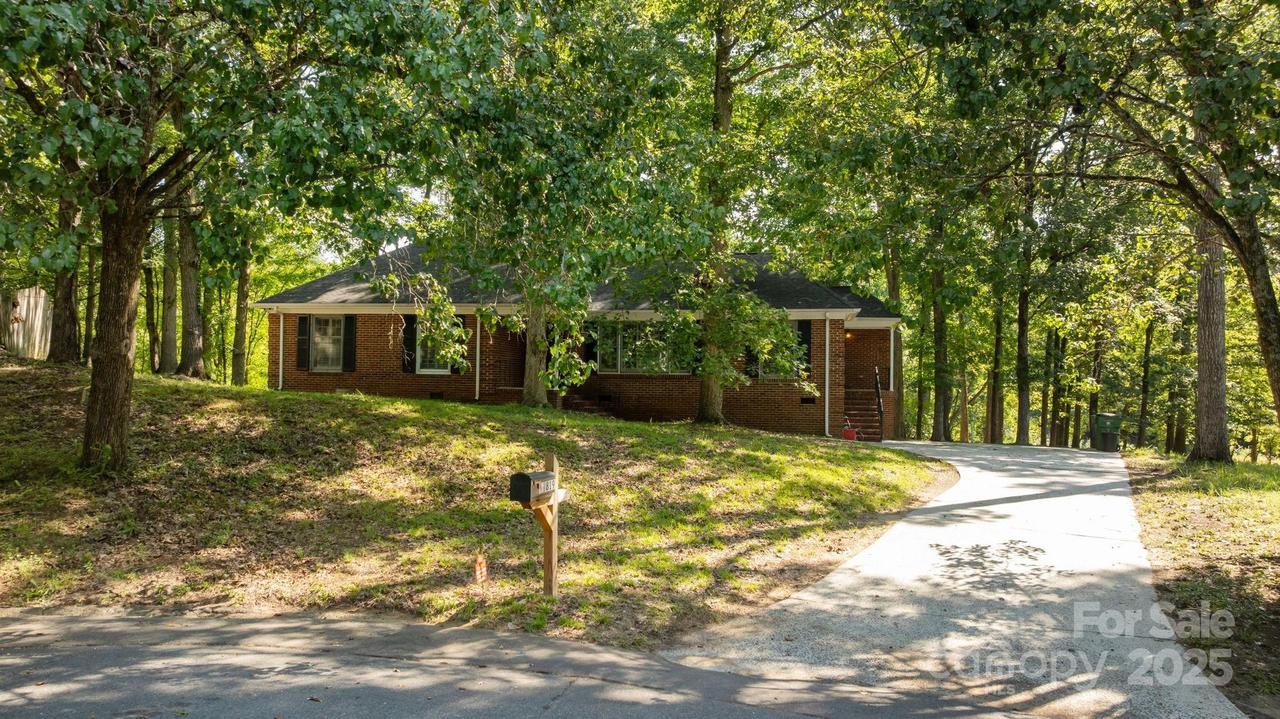 11819 Lansbury Ct., Charlotte, NC 28226