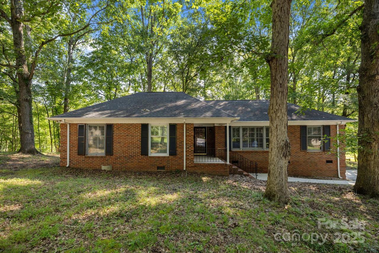 11819 Lansbury Ct., Charlotte, NC 28226
