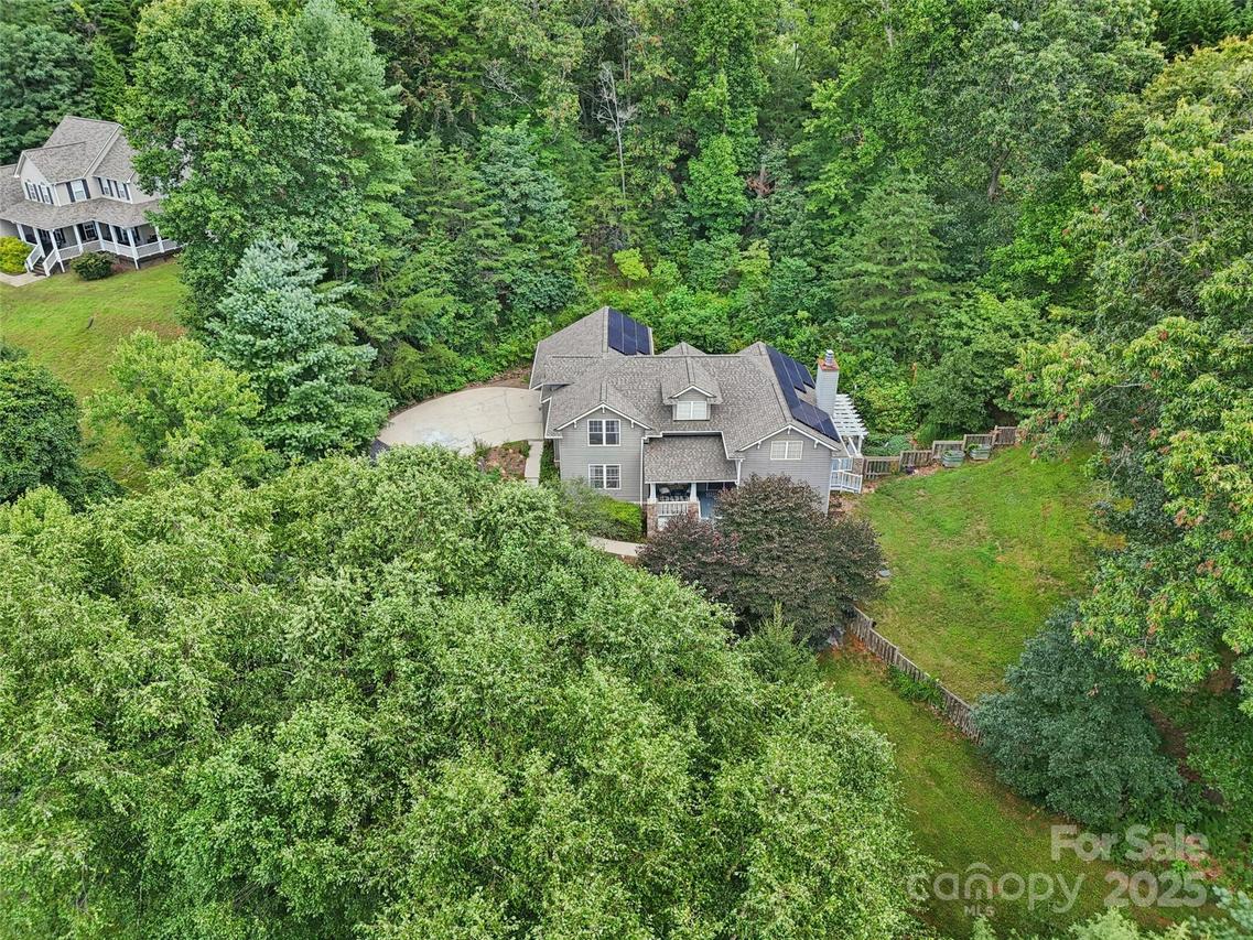 202 Farm Valley Ct., Weaverville, NC 28787