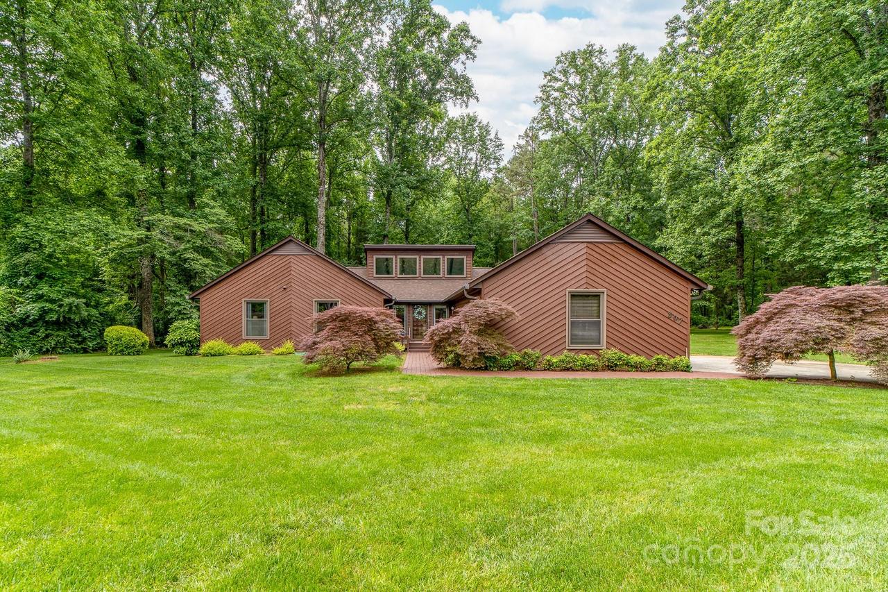 307 Michelle Ln., Mount Holly, NC 28120