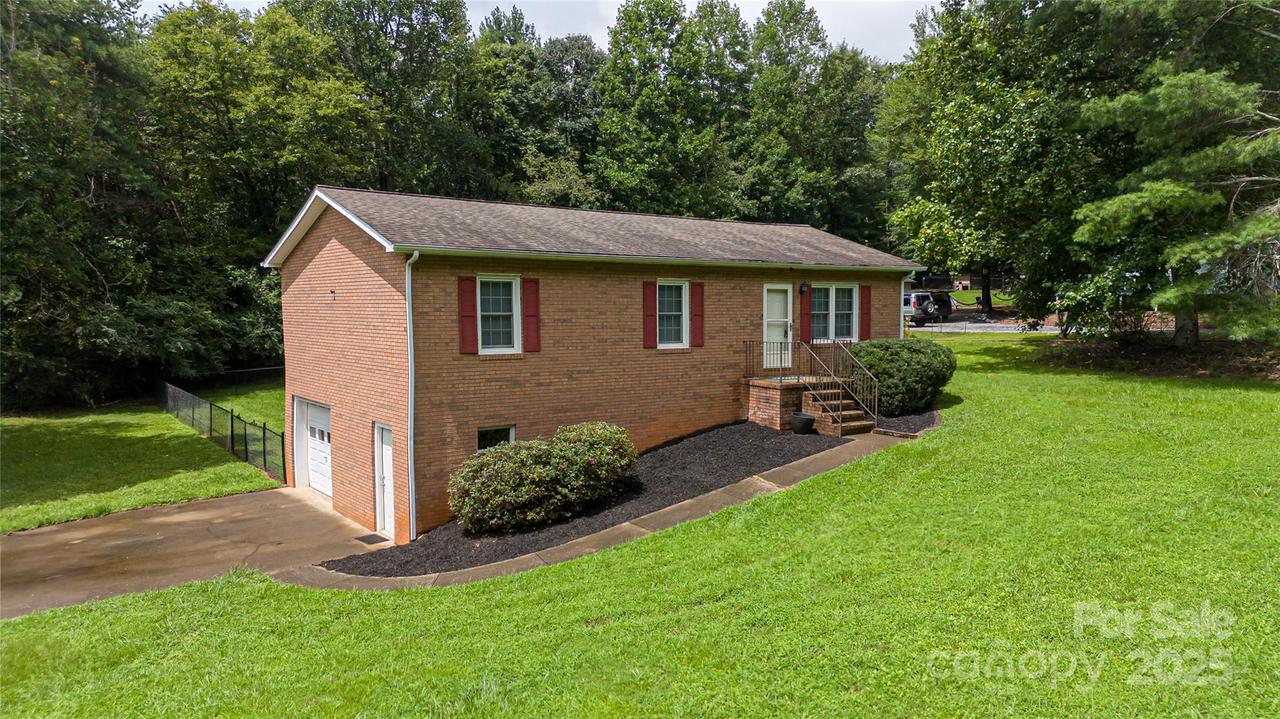 2970 Lake Dr., Morganton, NC 28655