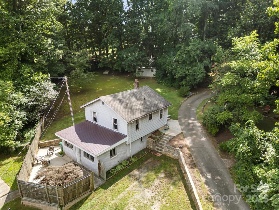 245 Hookers Gap Rd., Candler, NC 28715