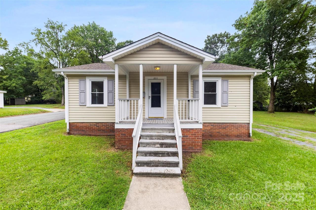 201 Sacco St., Belmont, NC 28012
