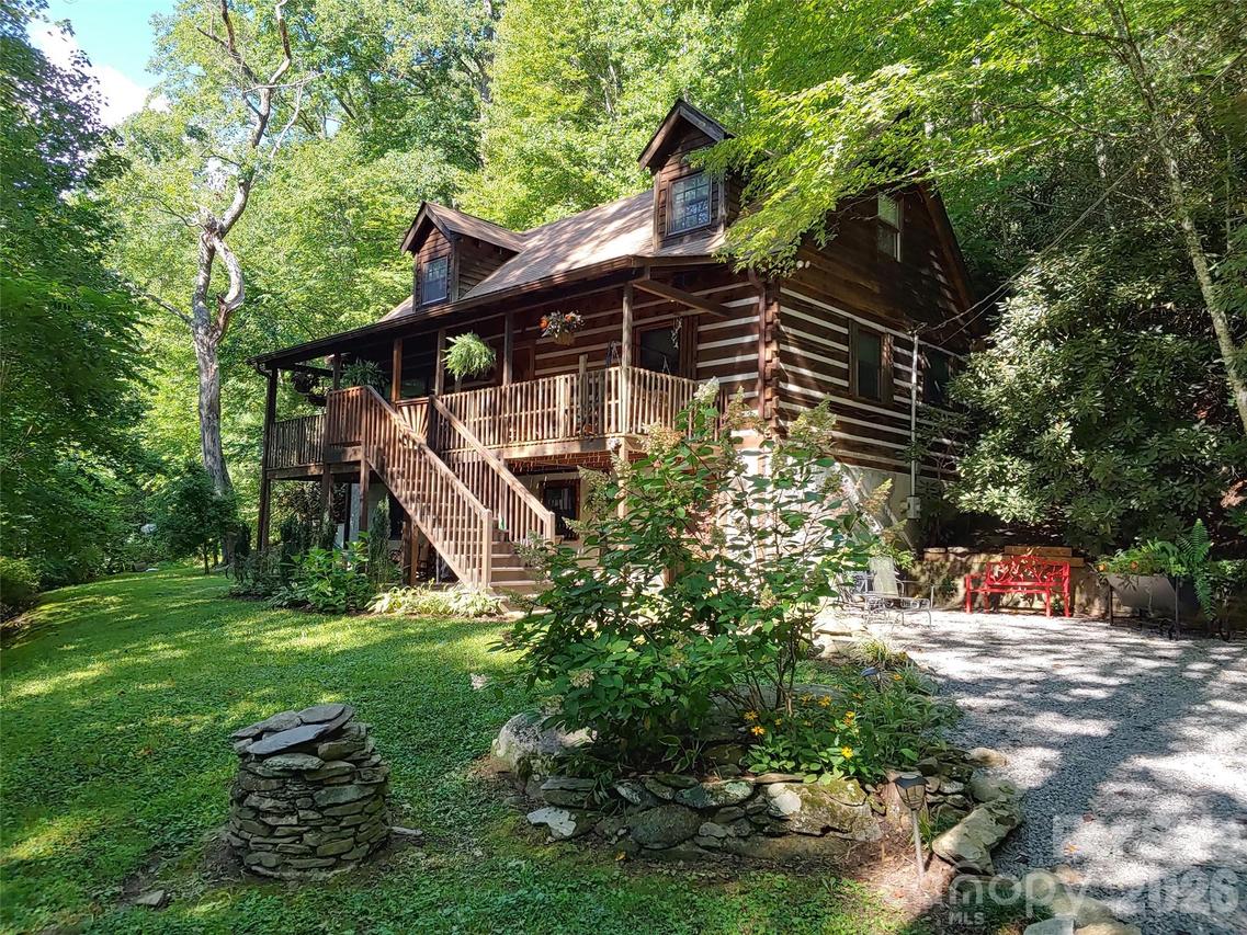 48 Buck Ridge Rd., Fairview, NC 28730